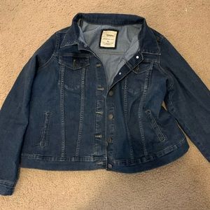 Dark wash jean jacket!